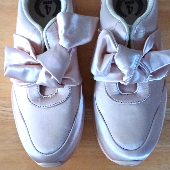 4 EVER pink bow tie runners - Picture 4 of 8